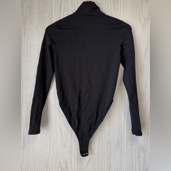 Victoria’s Secret Black Turtleneck Long Sleeve Bodysuit Size M EUC - Picture 3 of 3